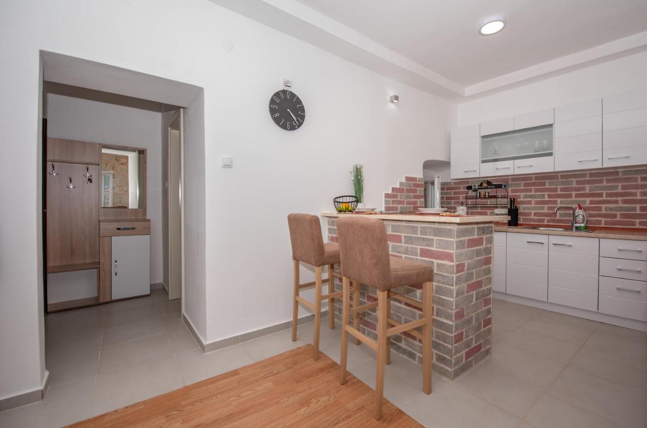 Apartment Forteca Lux Пераст Екстериор снимка