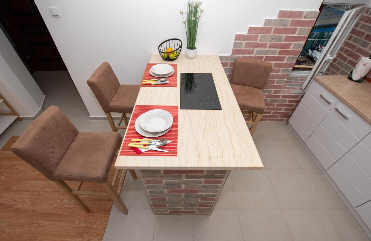 Apartment Forteca Lux Пераст Екстериор снимка